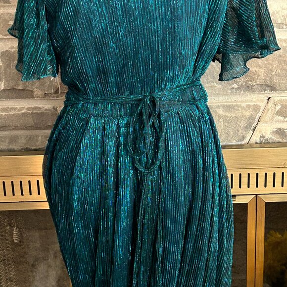 GORGEOUS Metallic Plus Sized Emerald Green Maxi Wrap Dress (3XL) - Picture 4 of 6